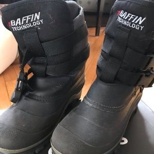 Winter/snow boots boys/girls -size 5 (7w adult)